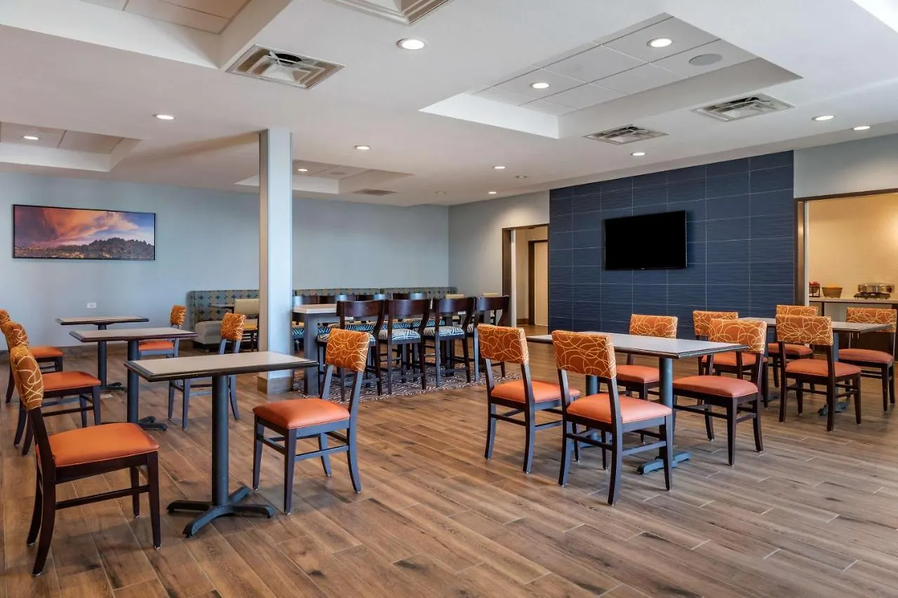 Best Western Plus Coachella Valley Inn & Suites Cathedral City 3*,
